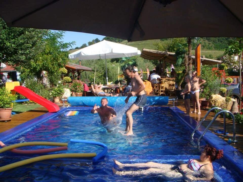 Holiday Vendeghaz Es Szabadidokert Jardanhaza ภายนอก รูปภาพ