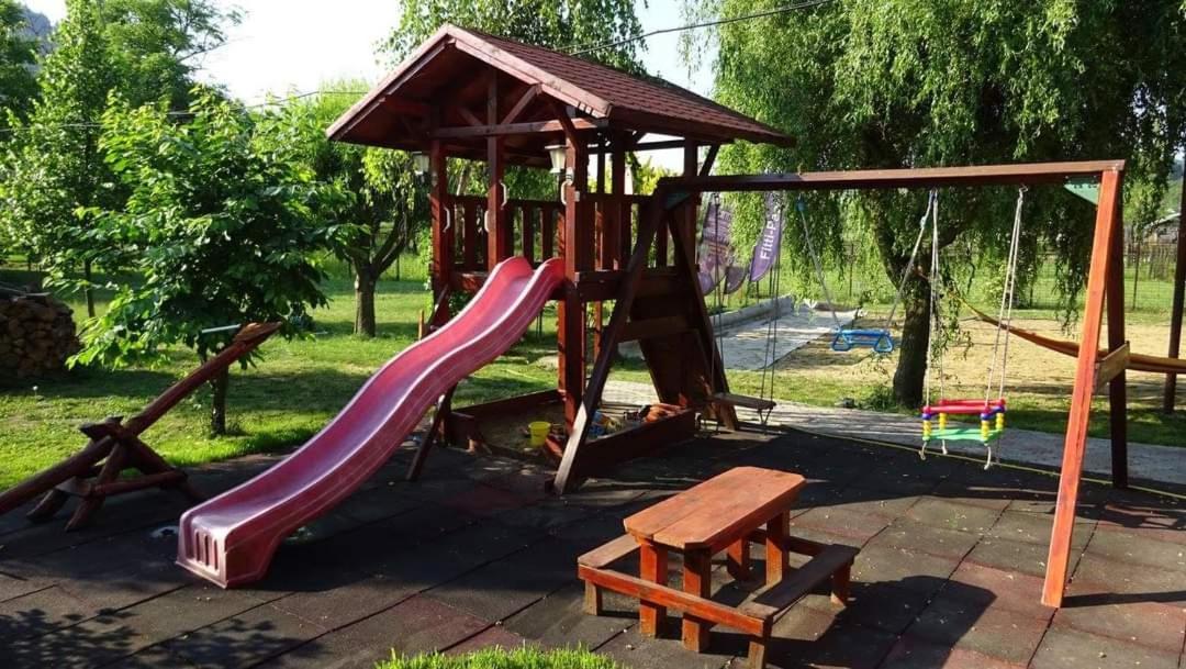 Holiday Vendeghaz Es Szabadidokert Jardanhaza ภายนอก รูปภาพ