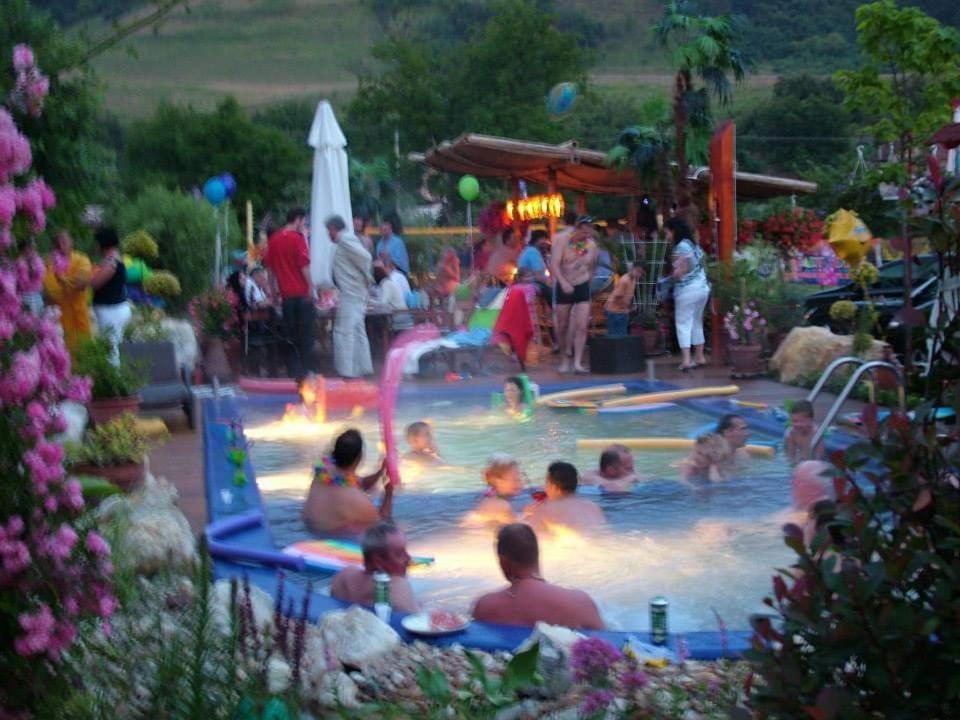 Holiday Vendeghaz Es Szabadidokert Jardanhaza ภายนอก รูปภาพ